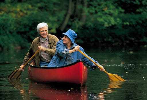is kayaking or canoeing easier, is kayaking or canoeing easier for beginners, 