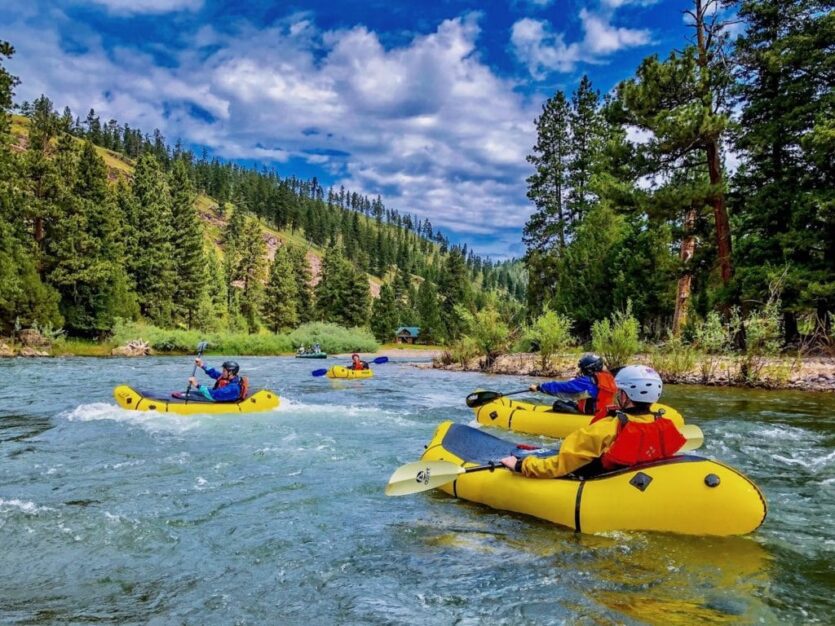 Read more about the article How River Flow Knowledge Improves Safety During Long-Distance Kayak Trips